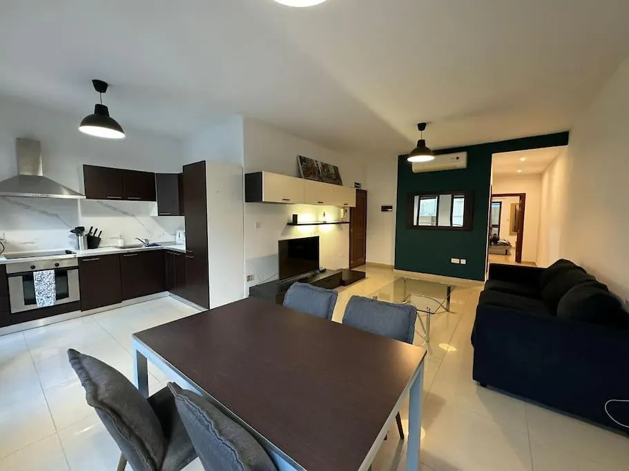 2 Bedroom Apartment Found In A Great Location contacts